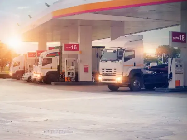 Za kulisami transportu paliw – od bezpieczeństwa do logistyki
